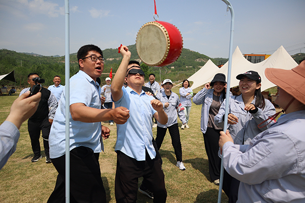 踏青野 听风吟 染山河 启万象——中心徒步活动